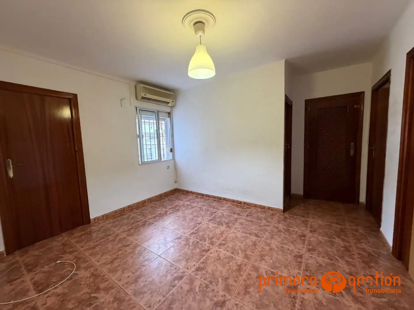 Vista exterior de Piso en venta en Lora del Río con Trastero, Amueblado y Balcón
