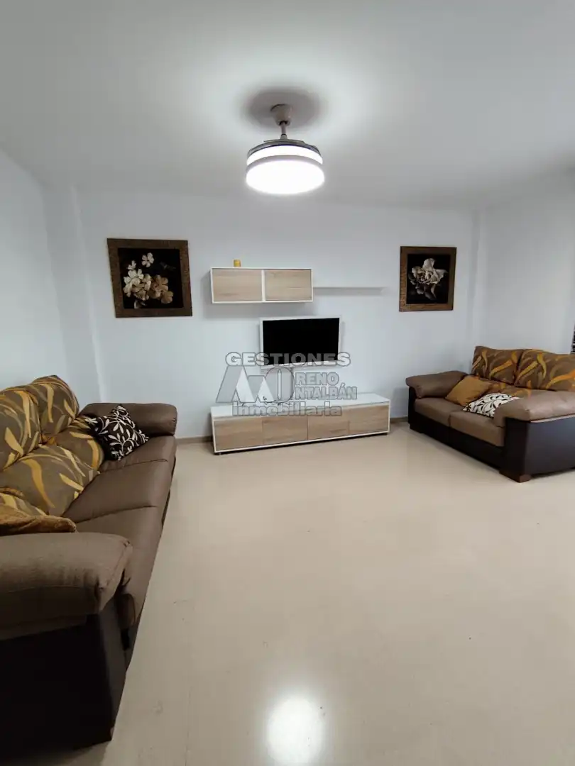 Living room of Flat for rent in  Granada Capital  with Air Conditioner, Heating and Furnished