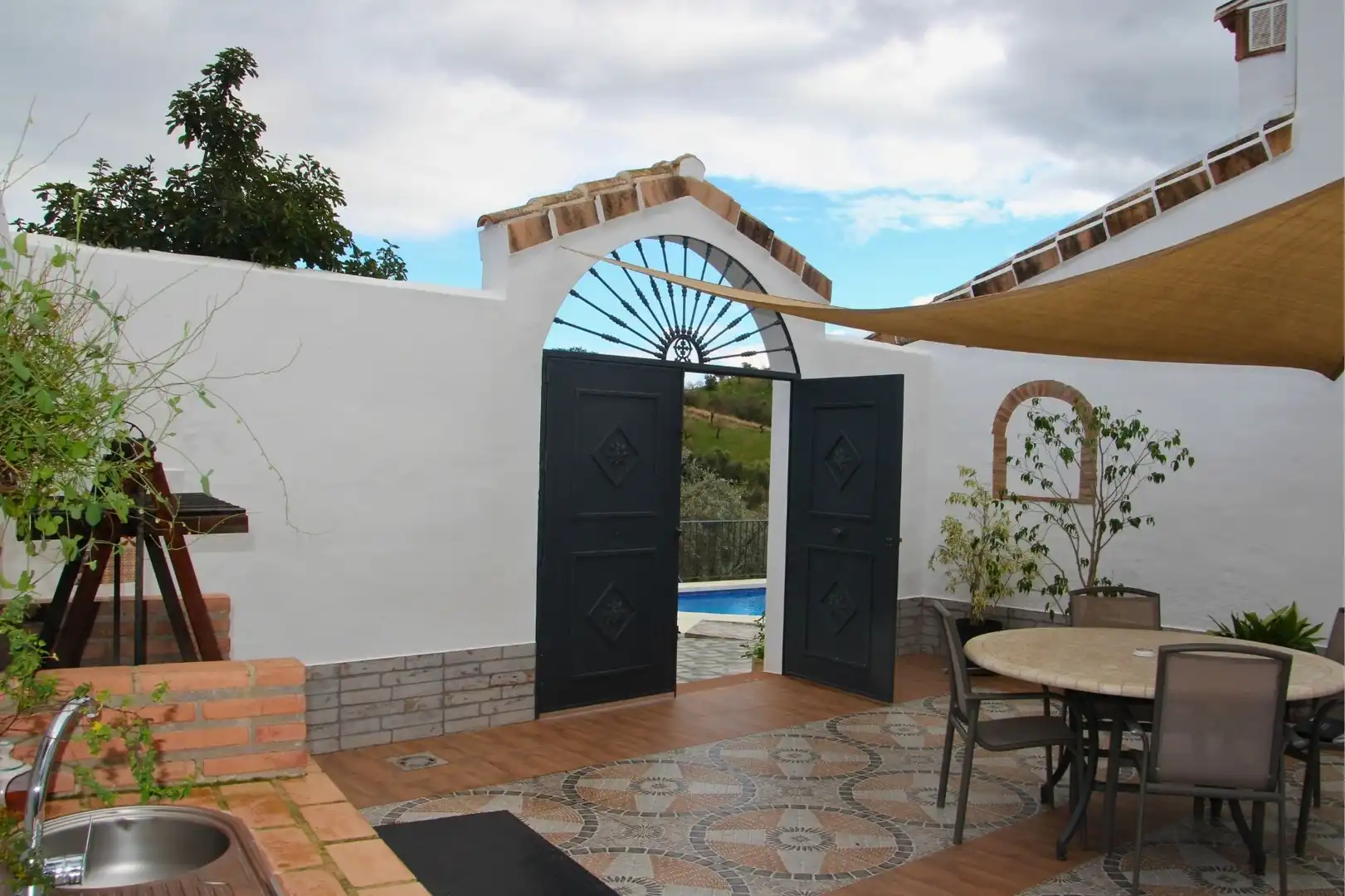 Garden of Houses for sale in Guaro  with Air Conditioner, Heating and Private garden