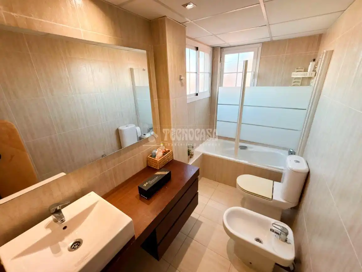 Baño de Casa adosada en venta en Zaragoza con Aire acondicionado