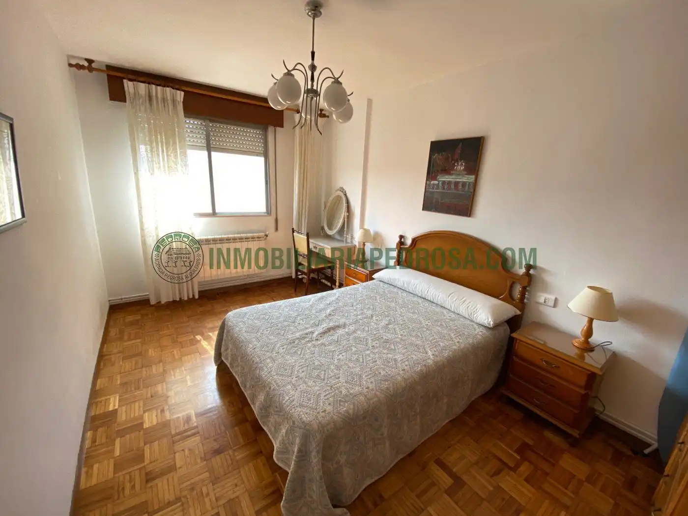 Schlafzimmer von Wohnung zur Miete in Pontevedra Capital  mit Heizung, Parkett und Möbliert