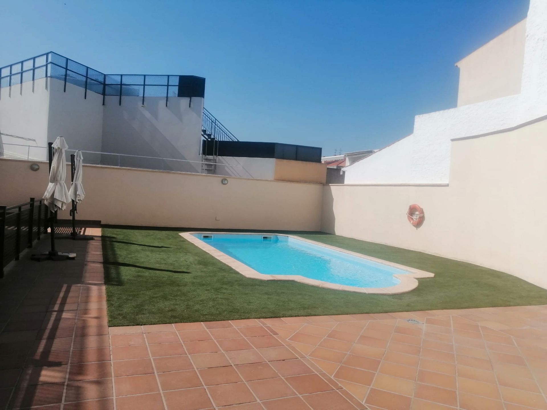 Piscina de Pis en venda en Guadix amb Calefacció, Parquet i Moblat