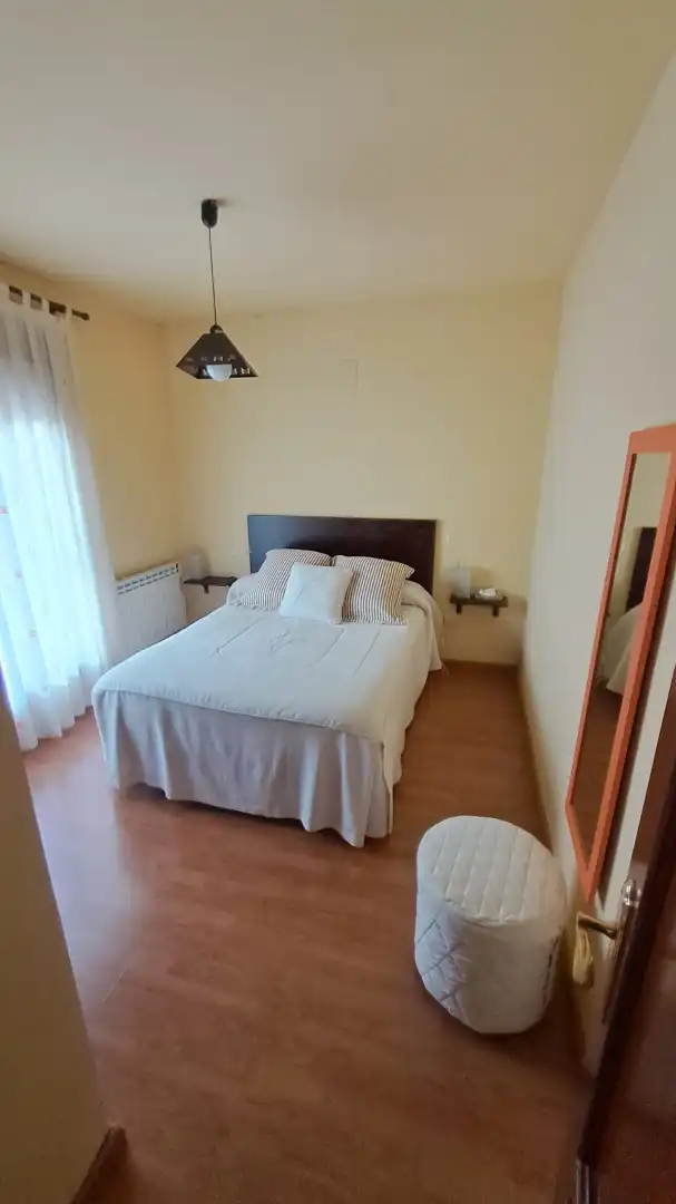 Habitación de Apartamento en venta en San Juan de Gredos con Calefacción, Terraza y Amueblado