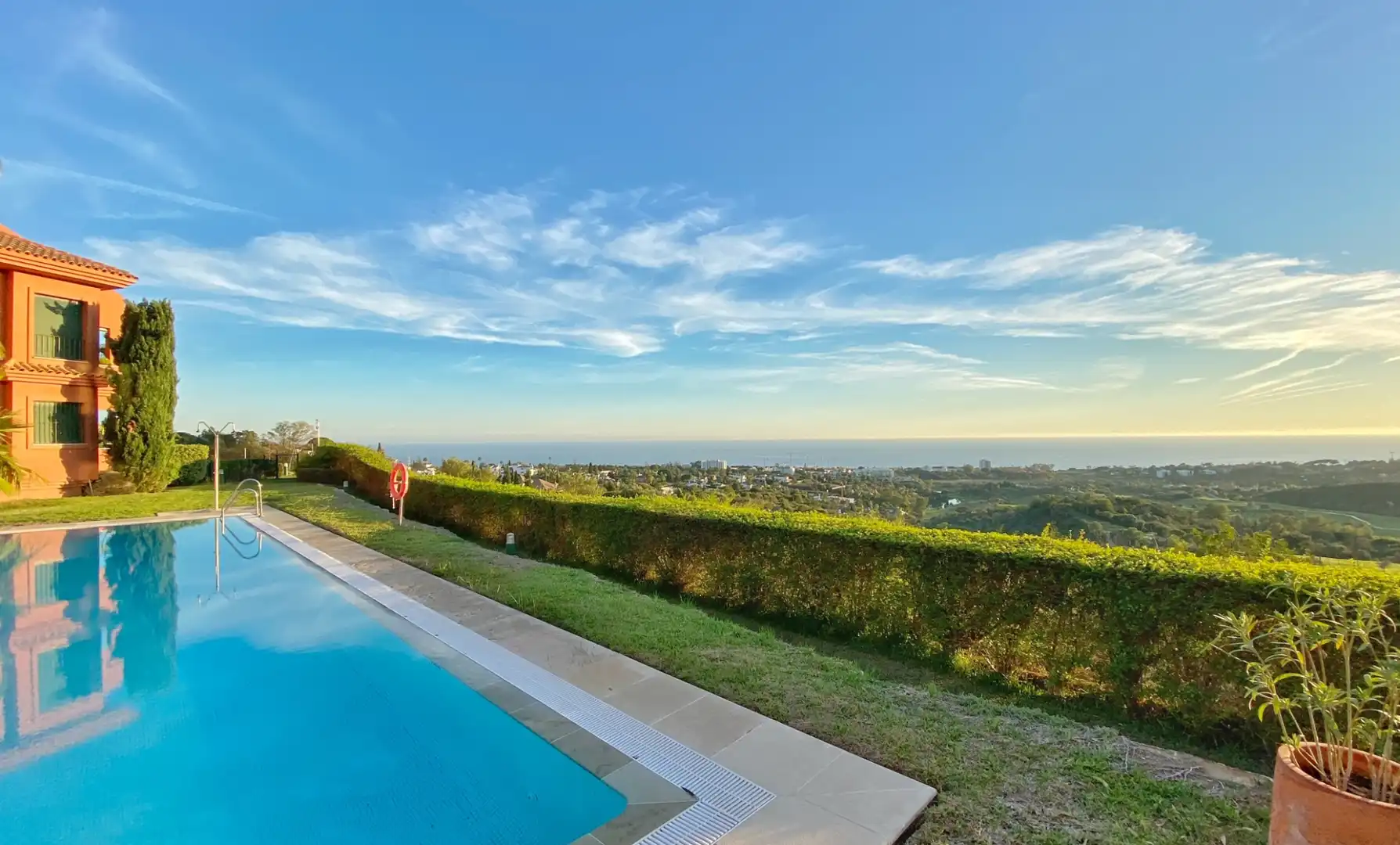 Piscina de Ático en venta en Marbella con Aire acondicionado, Terraza y Trastero