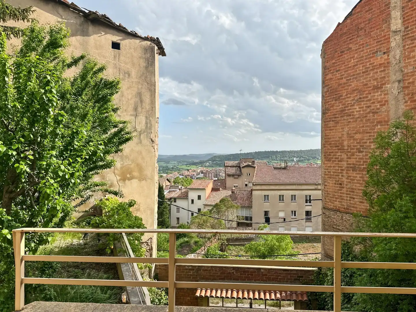 Terrasse von Einfamilien-Reihenhaus zum Verkauf in Berga mit Heizung und Balkon