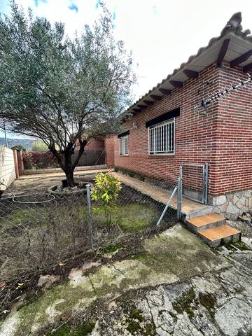 Casa adosada en Venta en Avenida Central, 9A en Robledo de Chavela