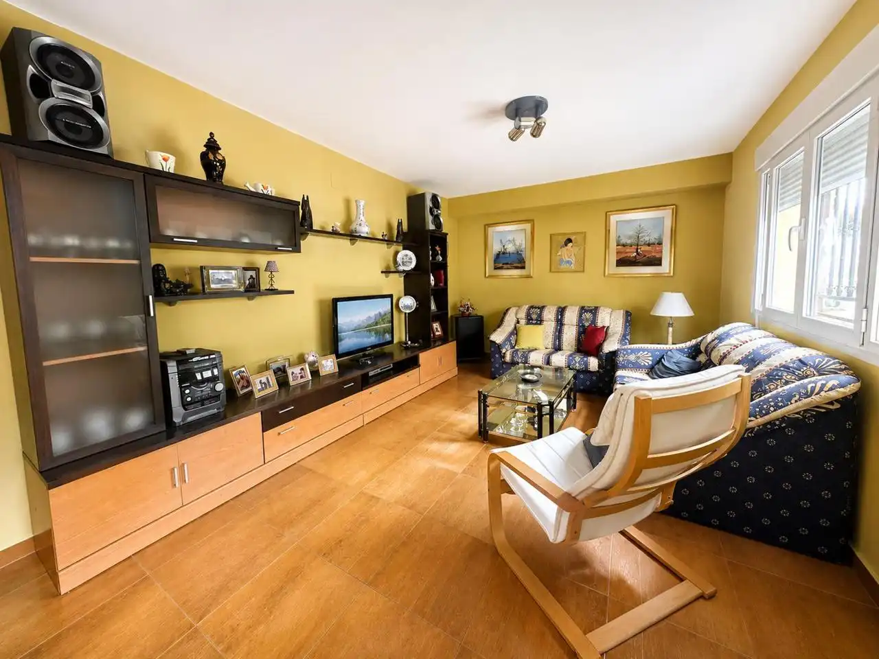 Sala d'estar de Casa o xalet en venda en Valdeobispo amb Aire condicionat