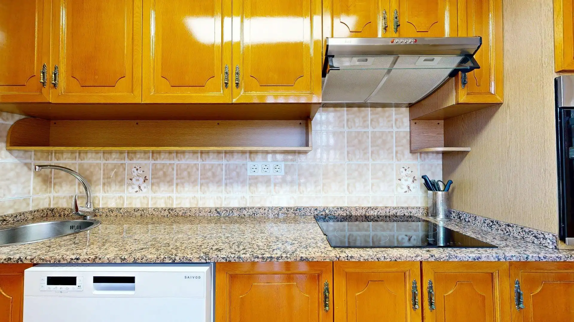 Cuina de Apartament de lloguer en Elche / Elx amb Aire condicionat, Calefacció i Jardí privat