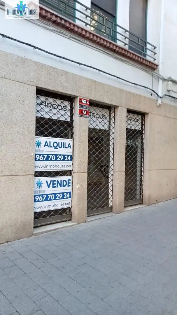 Vista exterior de Local en venta en  Albacete Capital