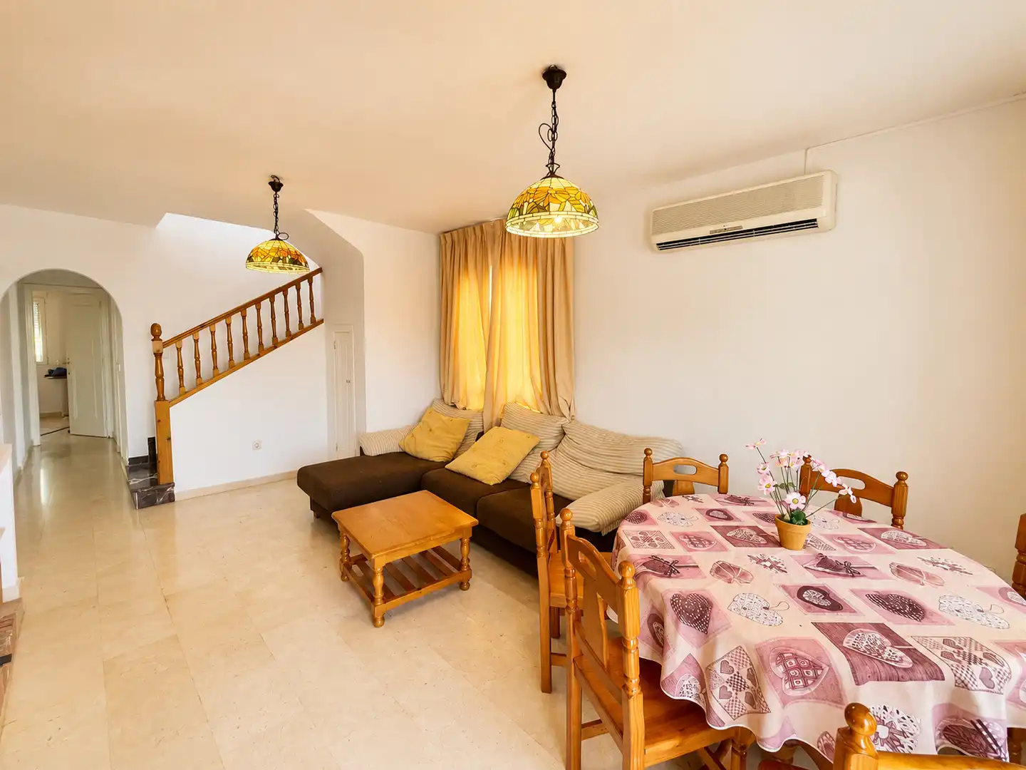 Sala d'estar de Casa o xalet en venda en Orihuela amb Aire condicionat, Calefacció i Jardí privat