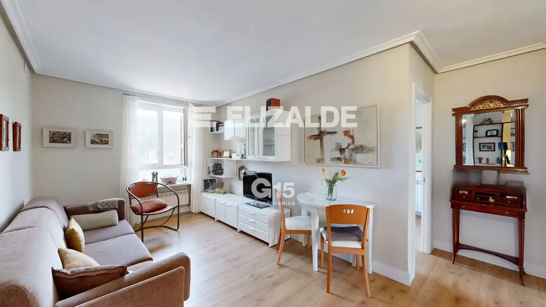Habitación de Piso en venta en Donostia - San Sebastián  con Calefacción, Trastero y Balcón