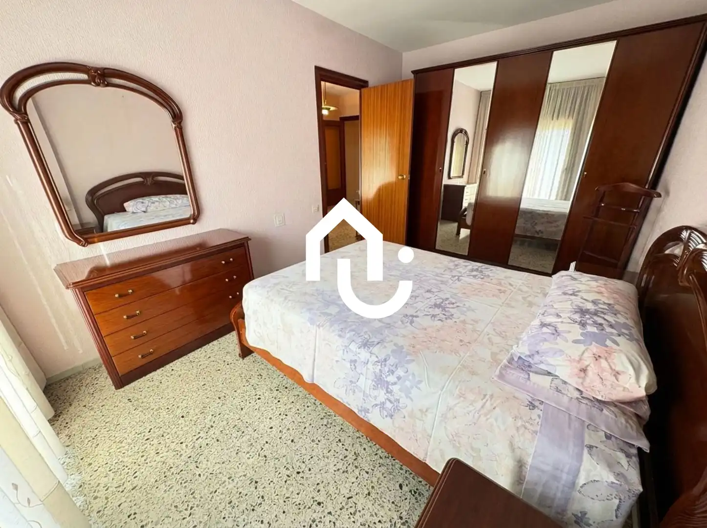 Habitación de Piso en venta en Santa Coloma de Gramenet con Terraza