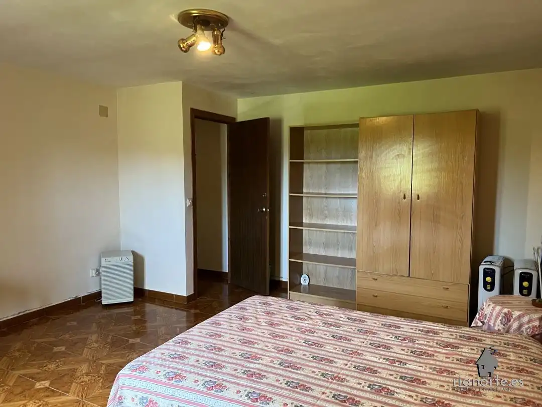 Dormitori de Casa adosada en venda en Ribadesella amb Jardí privat