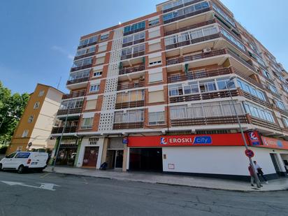 Vista exterior de Pis en venda en  Huesca Capital