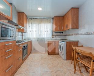 Kitchen of Flat for sale in Cornellà de Llobregat  with Air Conditioner, Heating and Oven