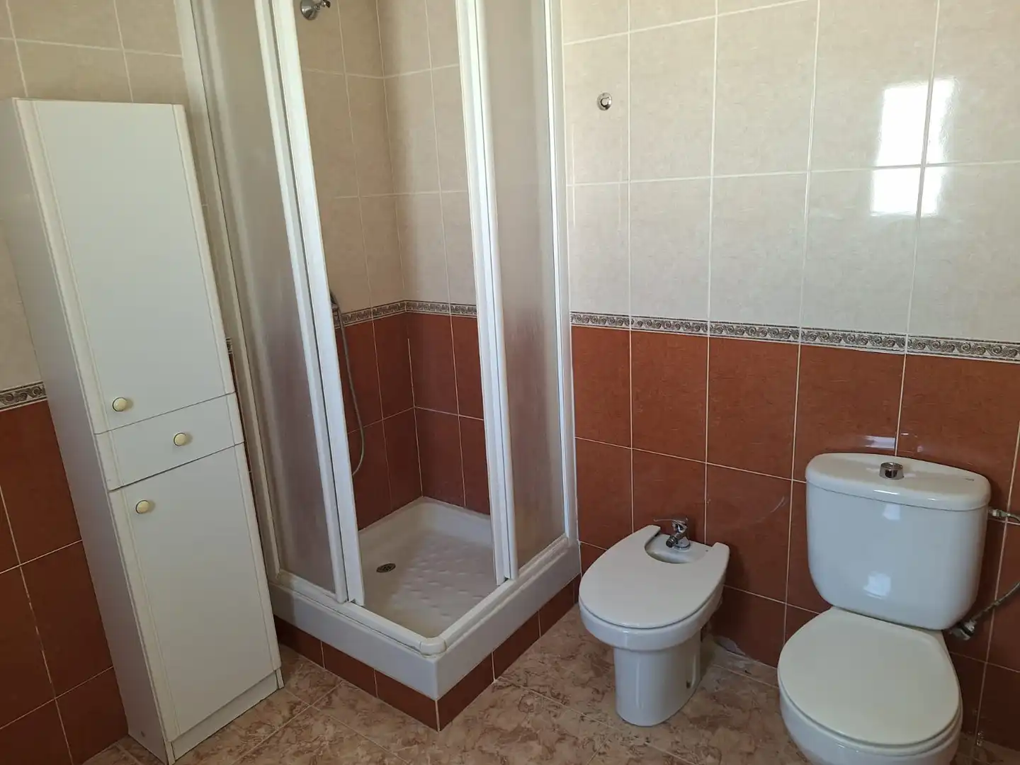 Bany de Casa o xalet en venda en Alicante / Alacant amb Jardí privat, Terrassa i Traster