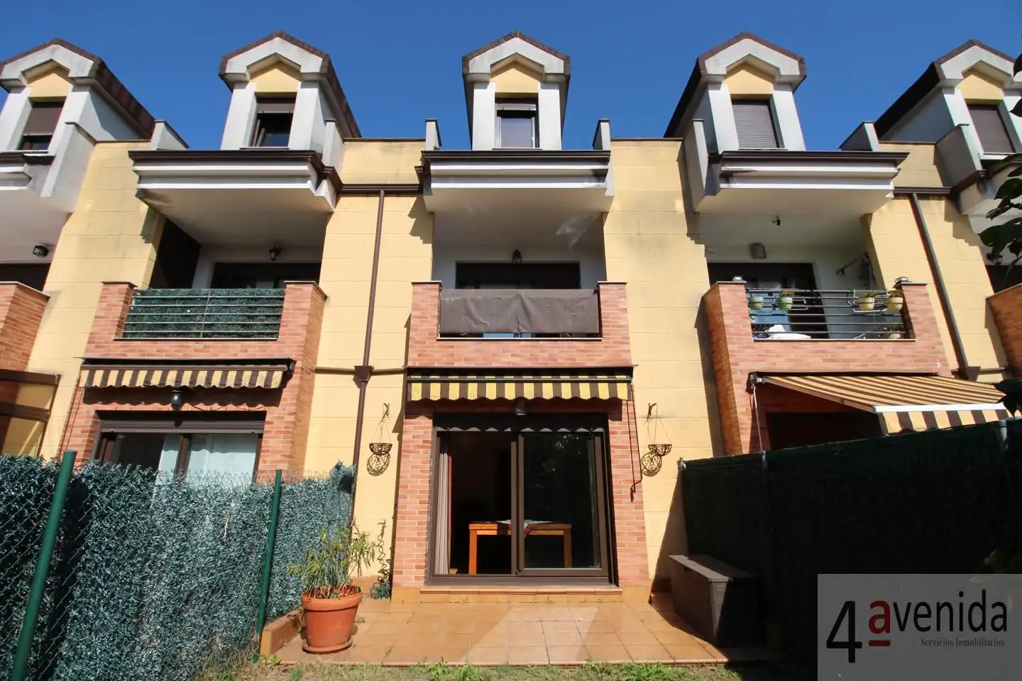Vista exterior de Casa adosada en venta en Gijón  con Calefacción y Terraza