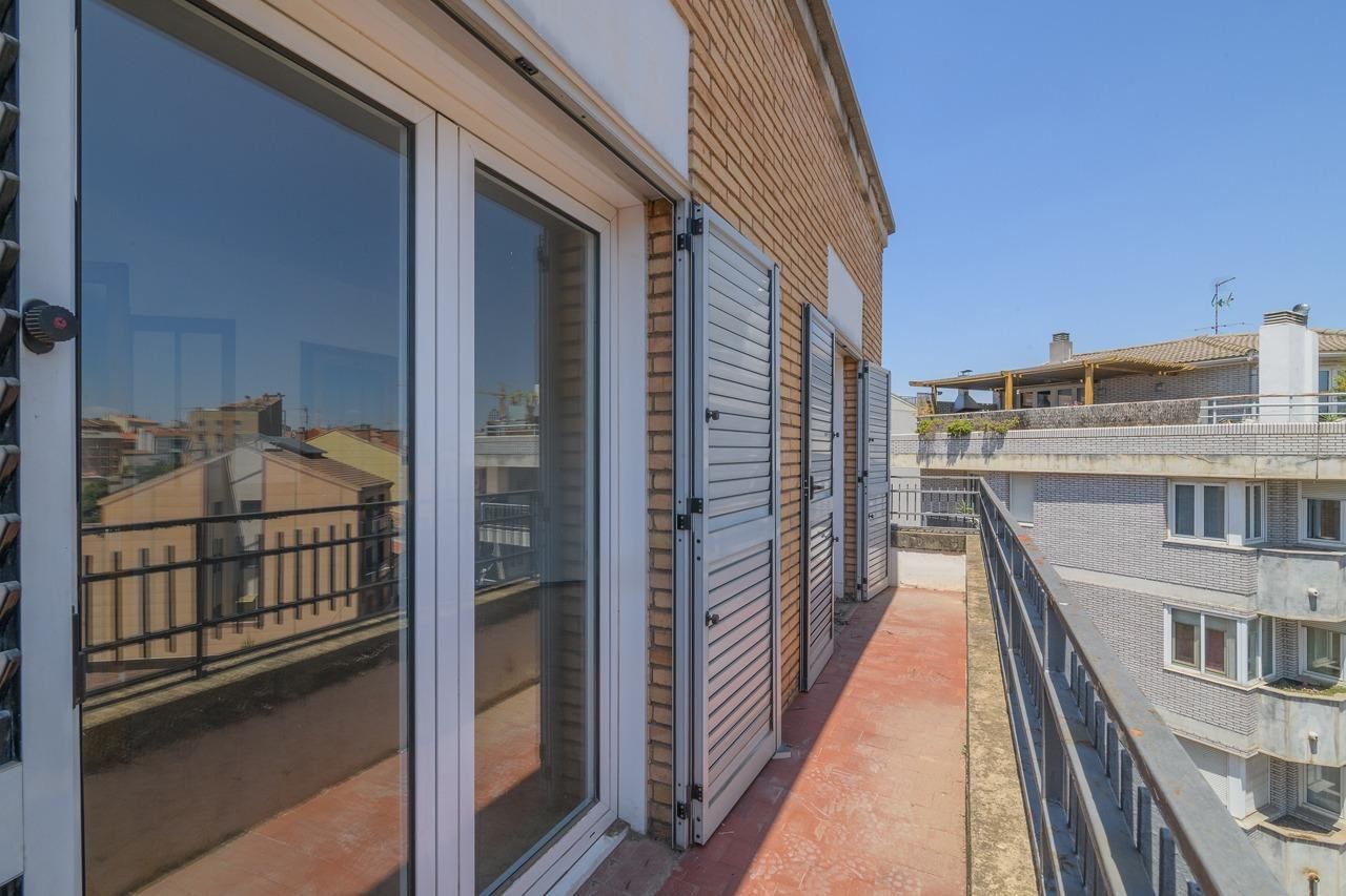 Vista exterior de Àtic en venda en Manresa