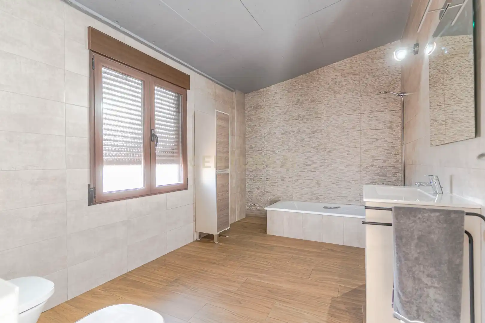 Bathroom of Houses for sale in Güevéjar  with Air Conditioner