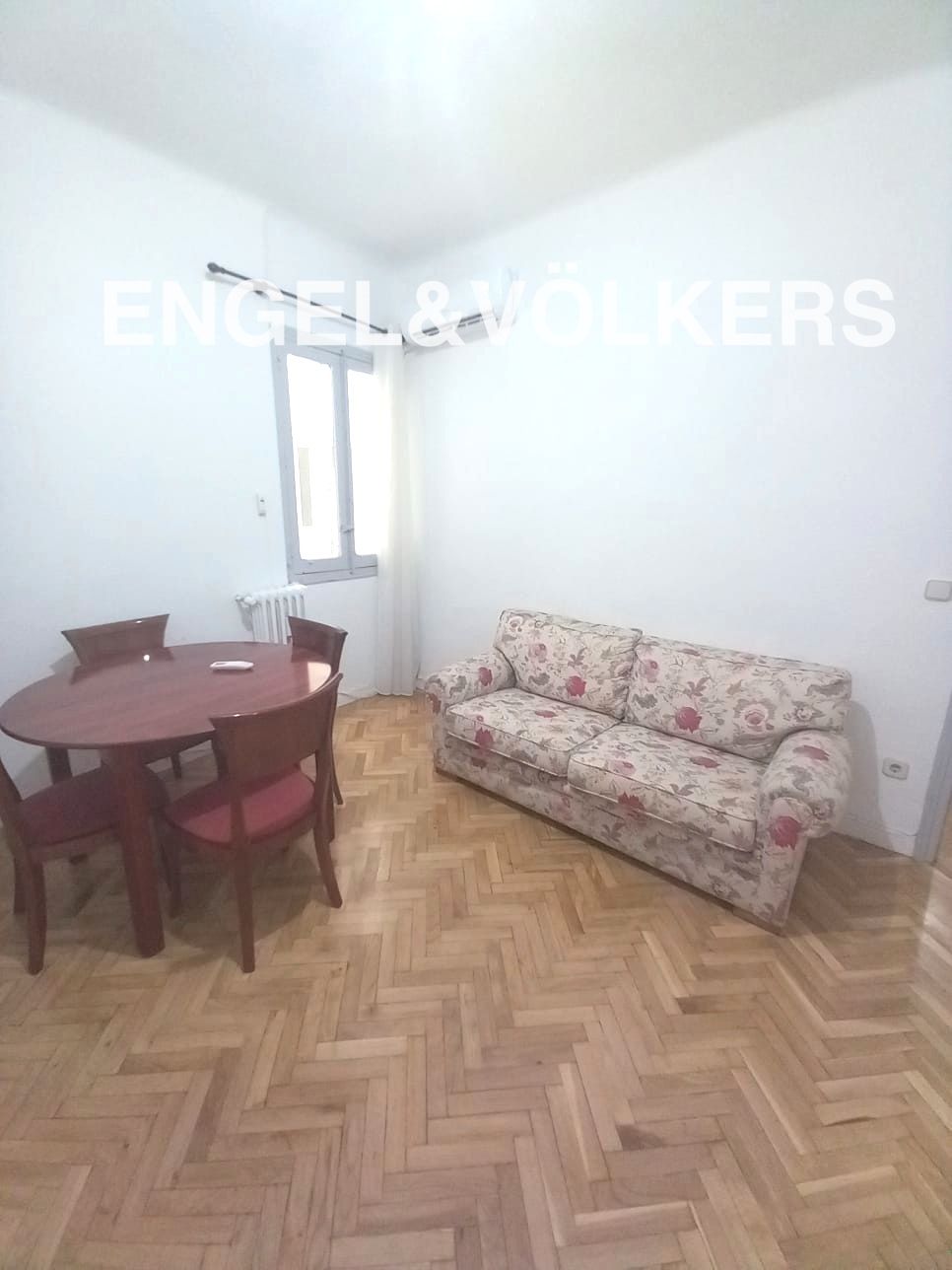 Sala d'estar de Apartament de lloguer en  Madrid Capital amb Aire condicionat, Calefacció i Parquet