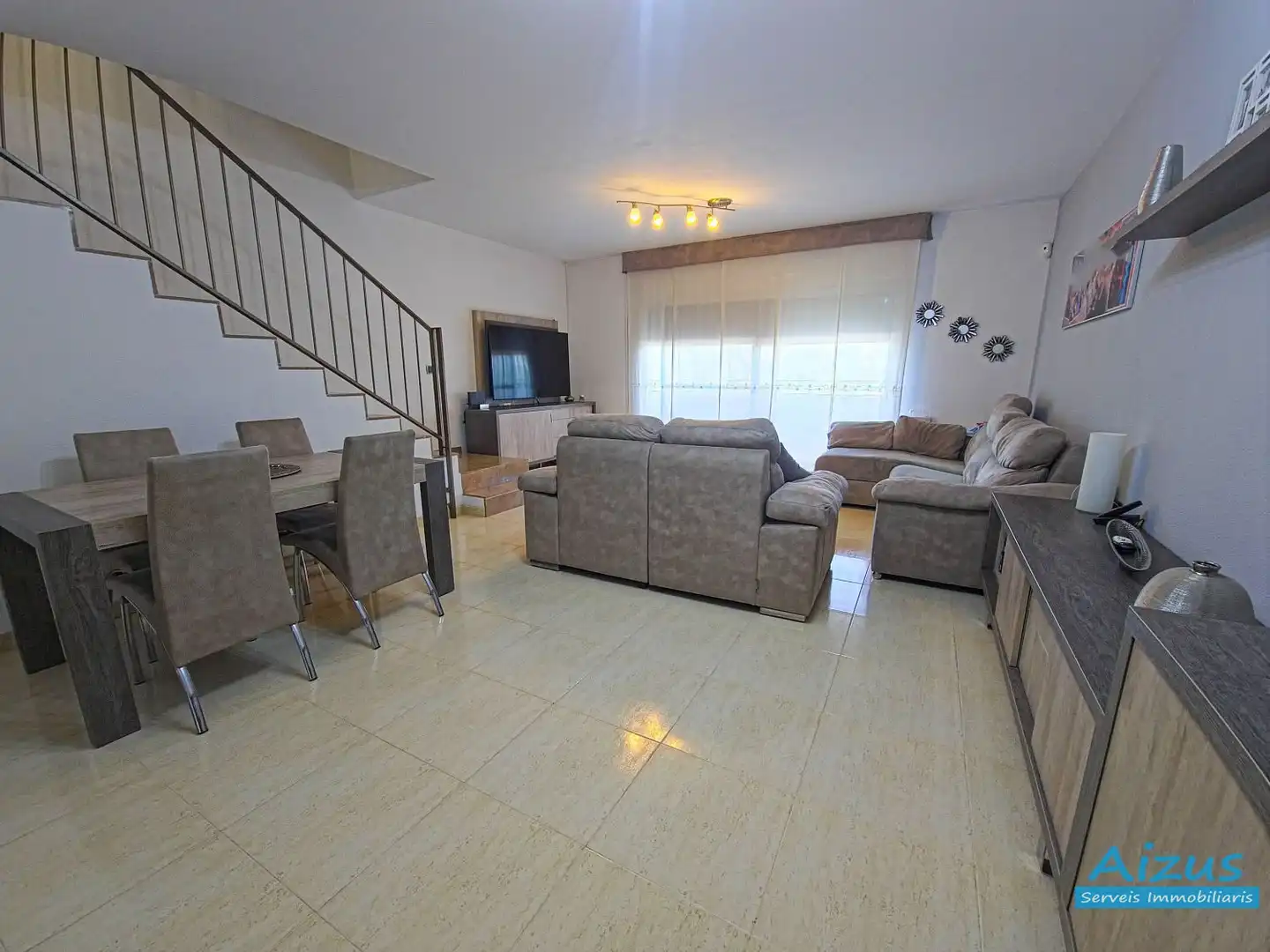 Sala de estar de Casa adosada en venta en Santa Perpètua de Mogoda con Aire acondicionado, Calefacción y Terraza