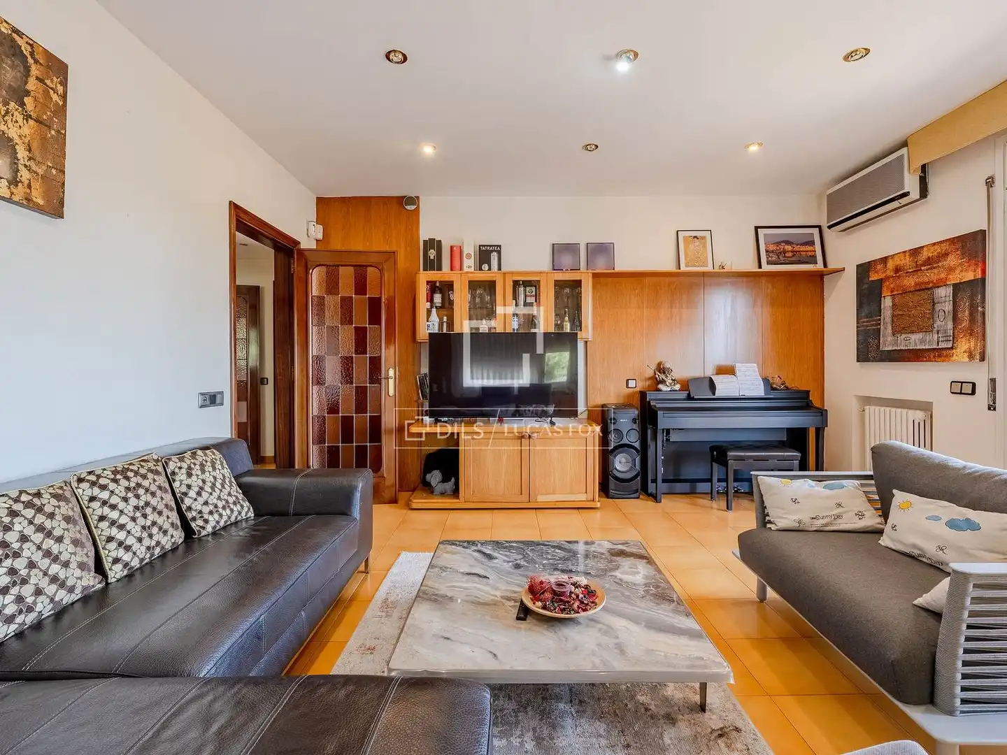 Living room of Houses for sale in Sant Just Desvern  with Air Conditioner, Private garden and Terrace