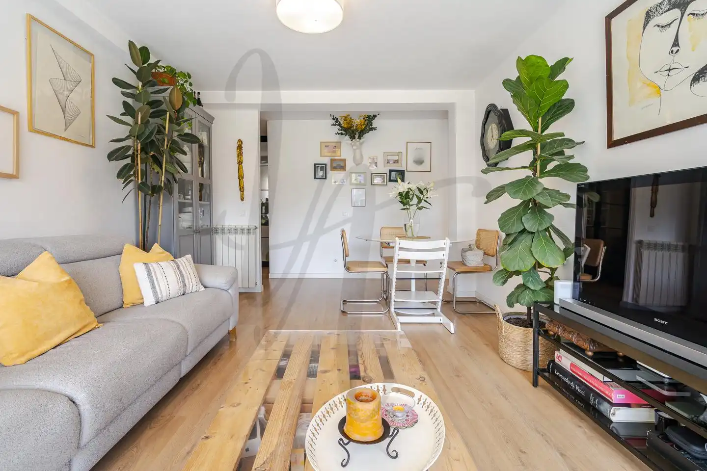 Flat for sale in Carril Del Conde, Canillas