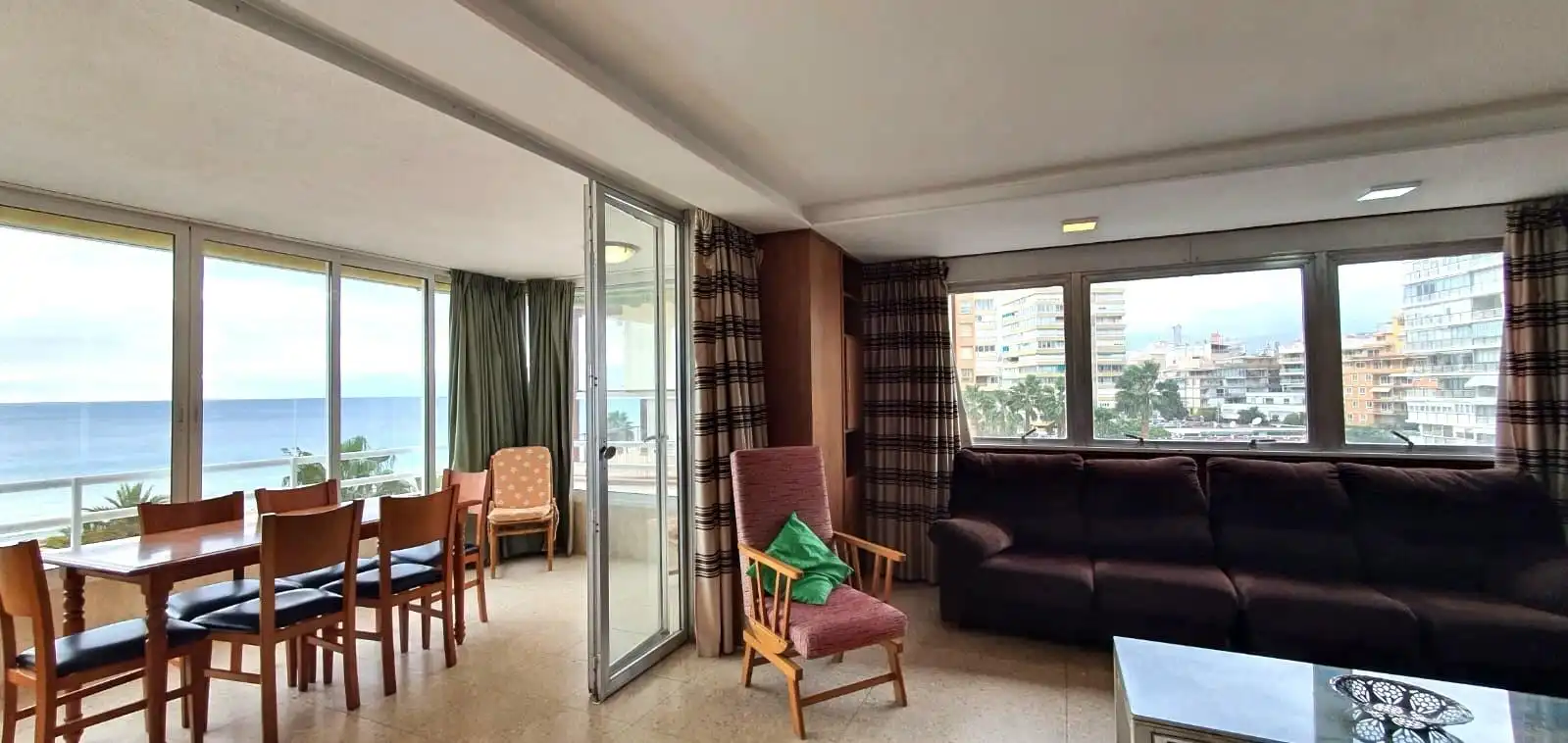 Sala d'estar de Apartament en venda en Benidorm amb Jardí privat, Terrassa i Balcó