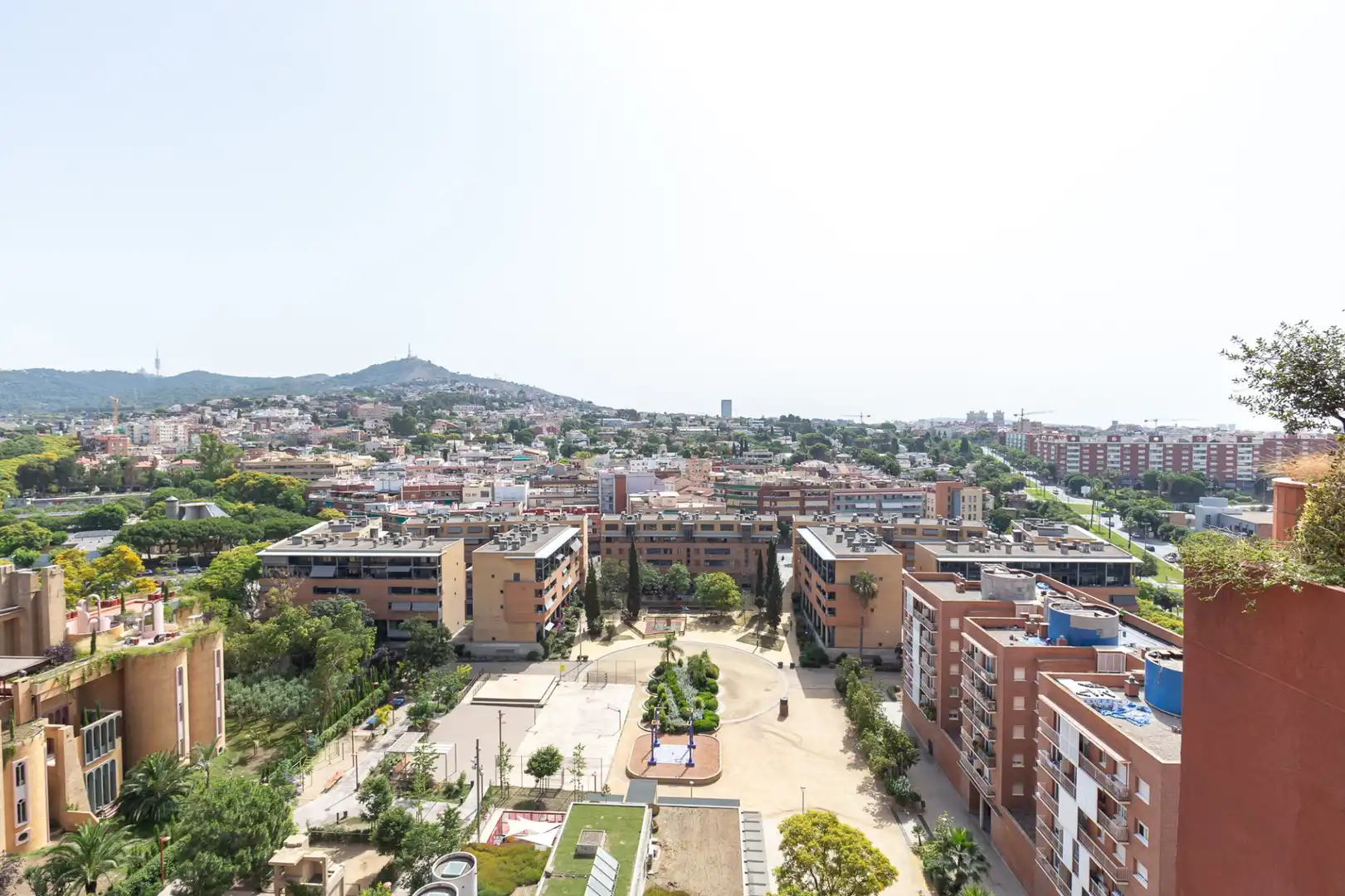 Vista exterior de Dúplex en venda en Sant Just Desvern amb Aire condicionat, Calefacció i Piscina