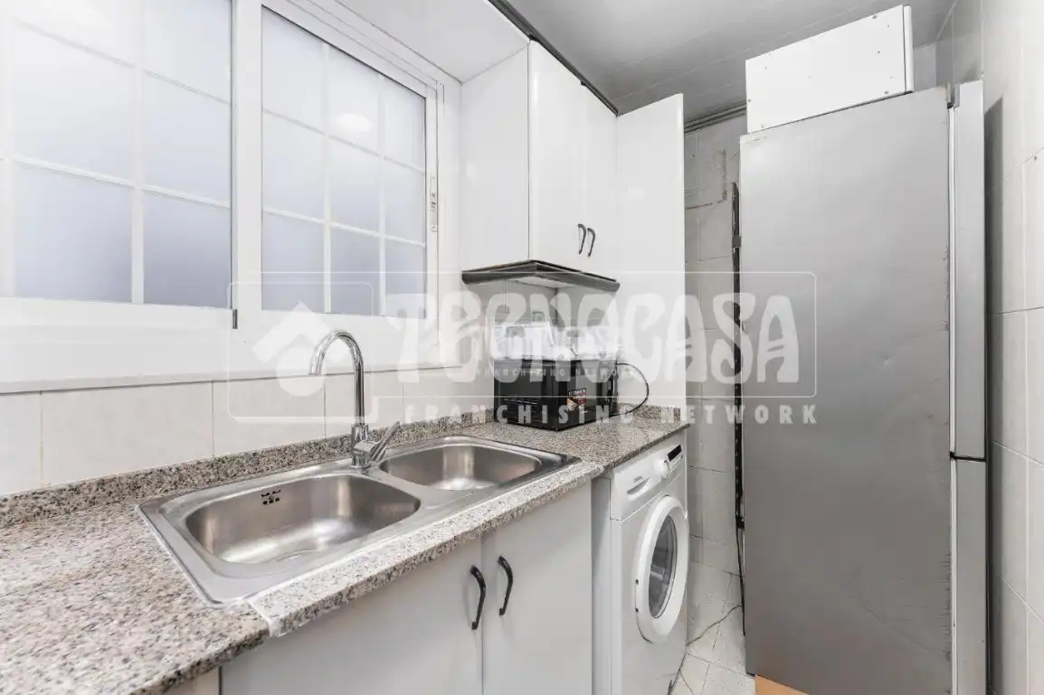 Cuina de Pis en venda en Cornellà de Llobregat amb Calefacció