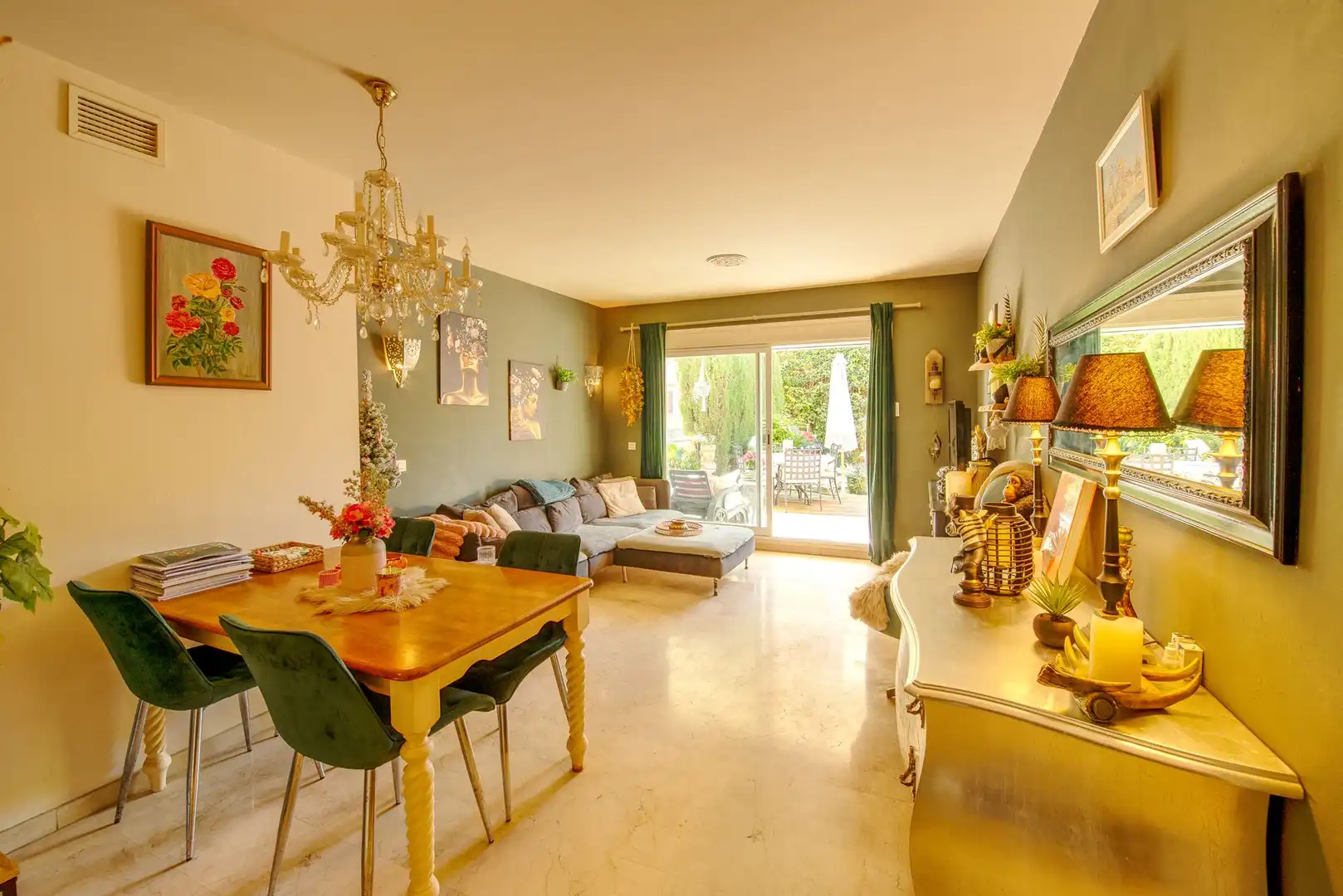 Menjador de Apartament en venda en Marbella amb Terrassa