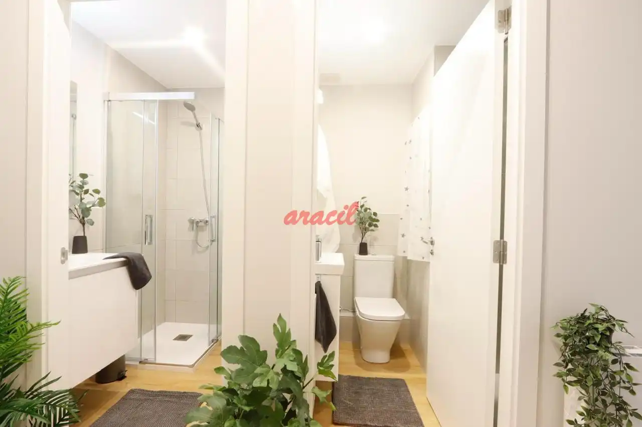 Baño de Piso de alquiler en Ourense Capital  con Calefacción y Amueblado
