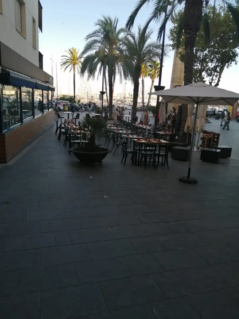 Local en traspaso en Rambla de la Pau, Barri del Mar