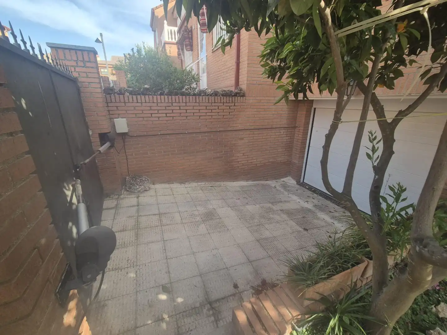 Jardí de Casa adosada en venda en Navalcarnero amb Aire condicionat, Calefacció i Terrassa