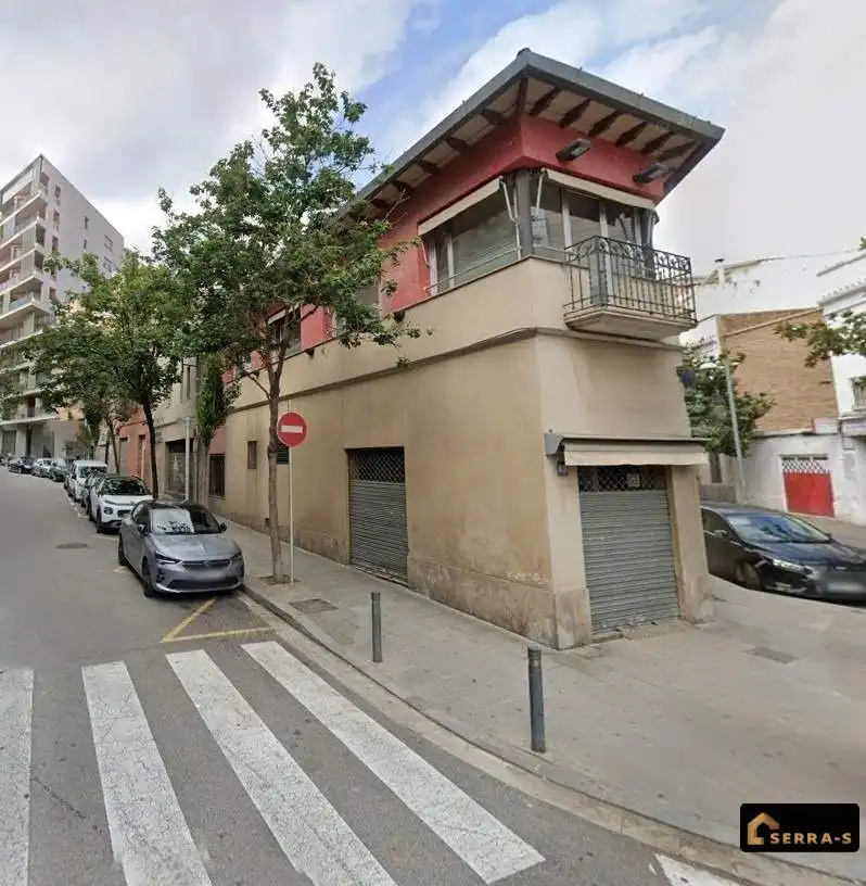 Vista exterior de Edifici en venda en Santa Coloma de Gramenet