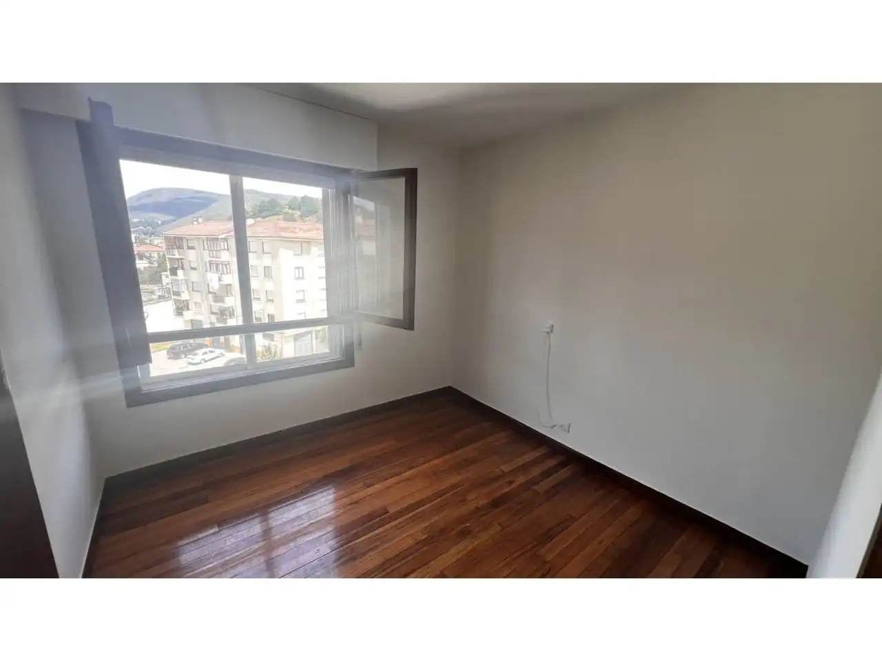 Schlafzimmer von Wohnung zum Verkauf in Espinosa de los Monteros mit Balkon