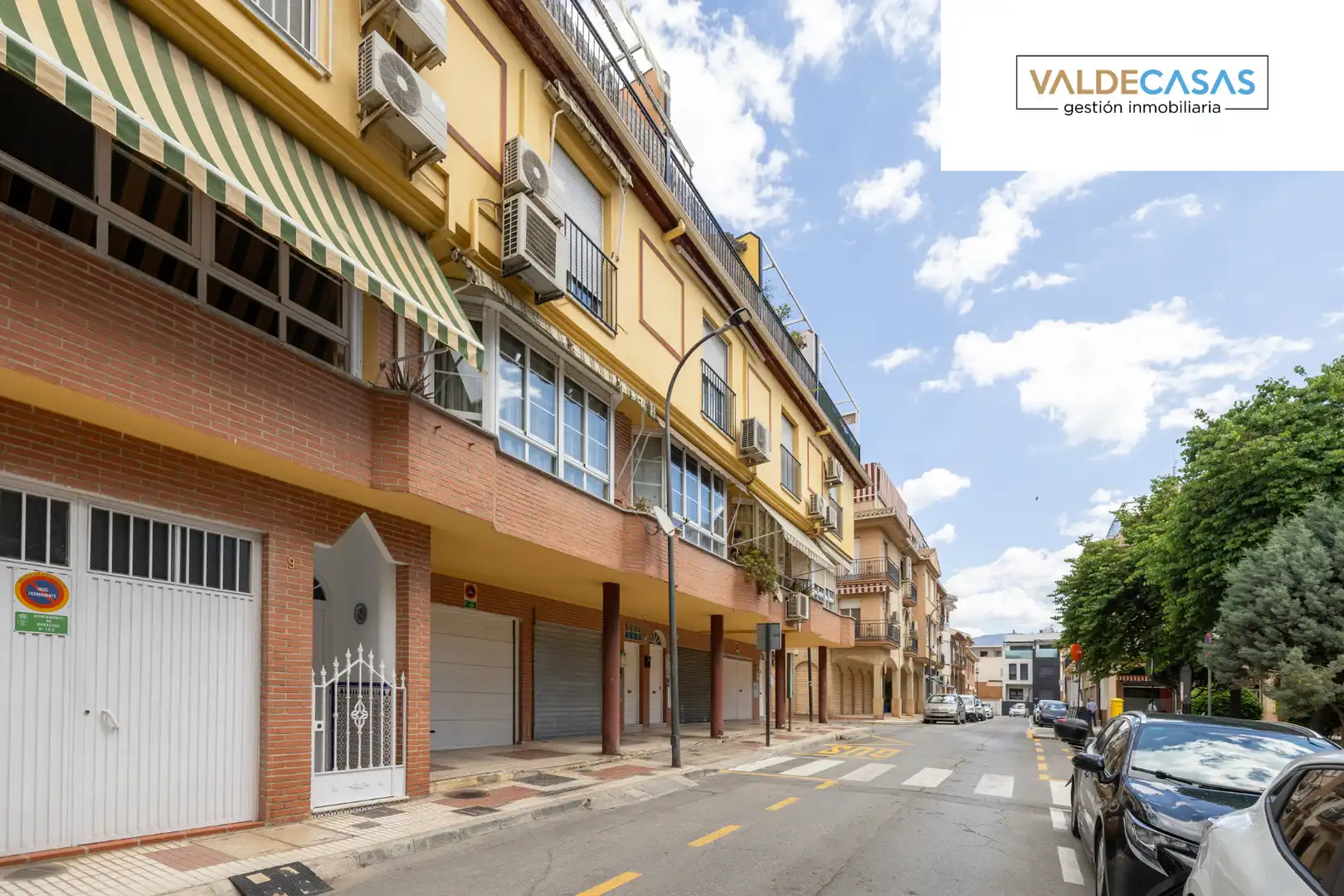 Vista exterior de Casa adosada en venta en Maracena con Aire acondicionado, Terraza y Horno