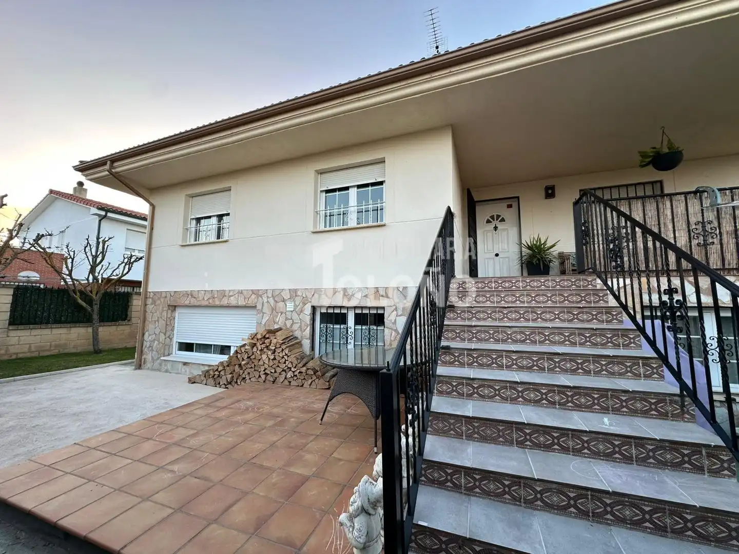 Exterior view of Houses for sale in Anguciana  with Heating, Private garden and Parquet flooring