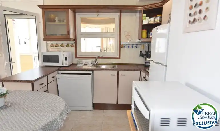 Cuina de Apartament en venda en Roses amb Traster i Moblat