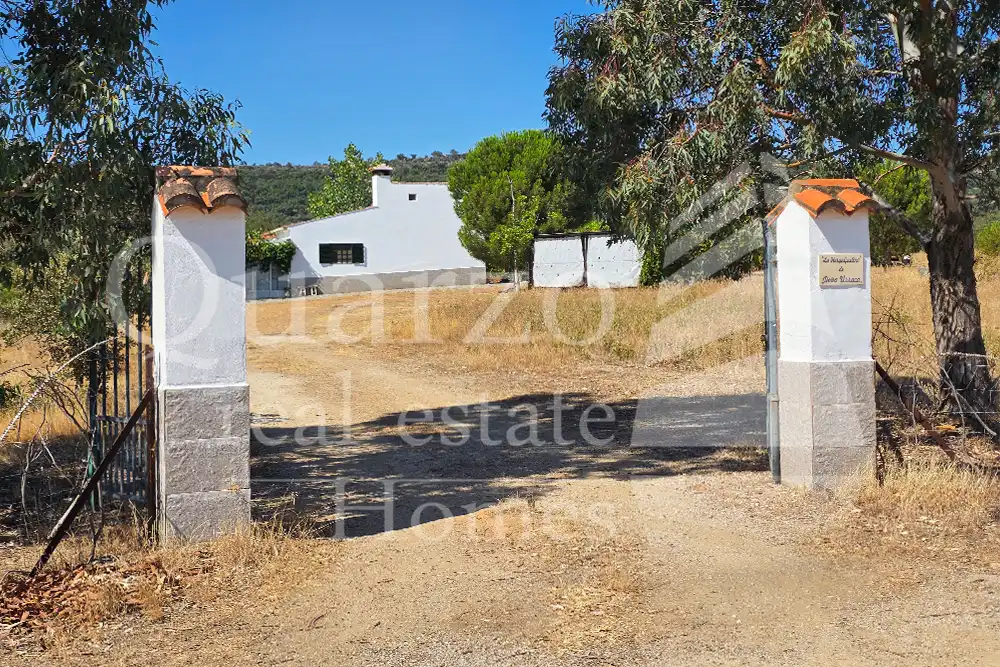 Vista exterior de Finca rústica en venta en Cáceres con Calefacción, Jardín privado y Trastero