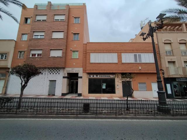 Local comercial en Venta en Roquetas Pueblo