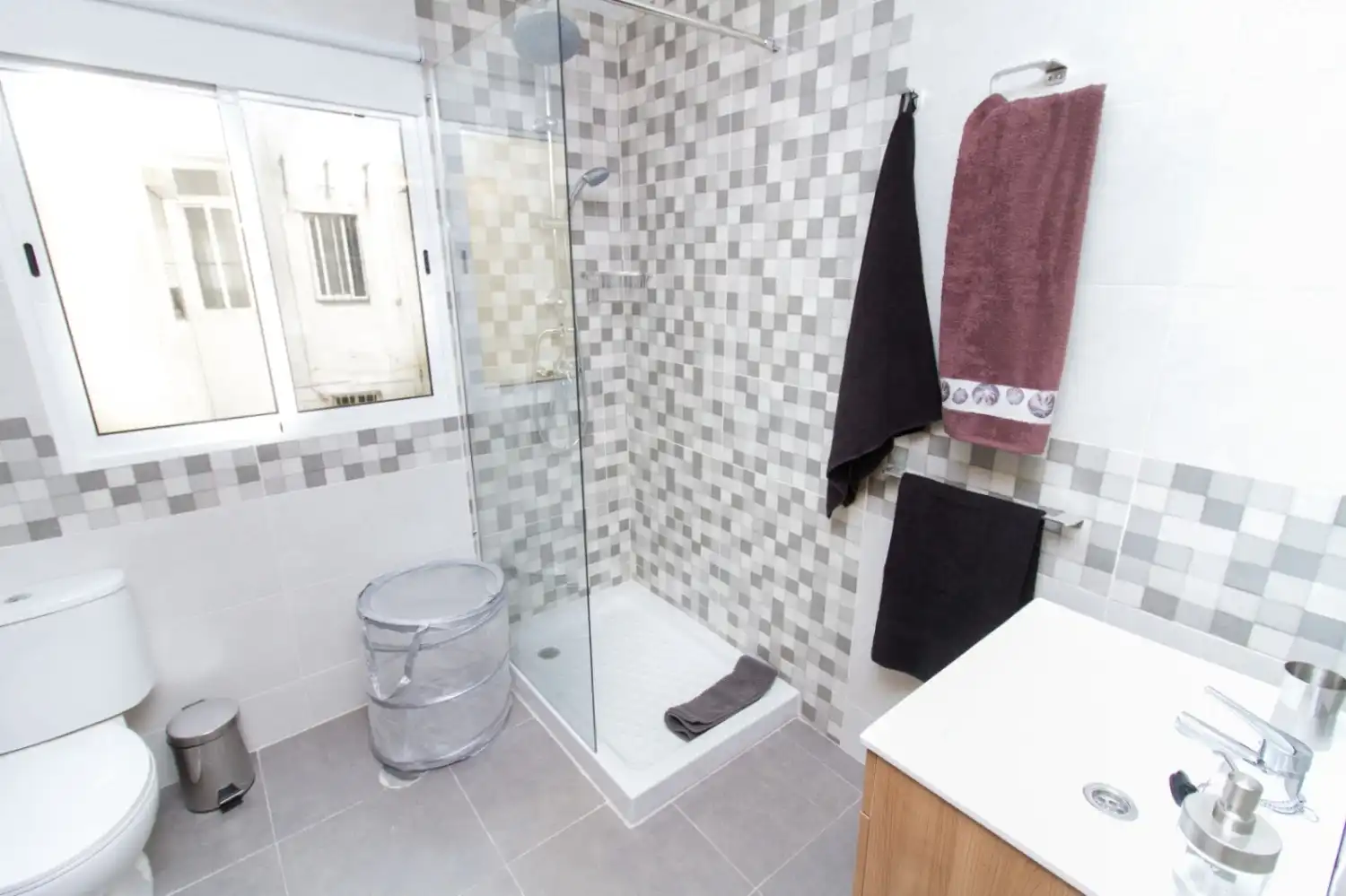 Bany de Apartament de lloguer en Málaga amb Moblat, Rentadora i Microones
