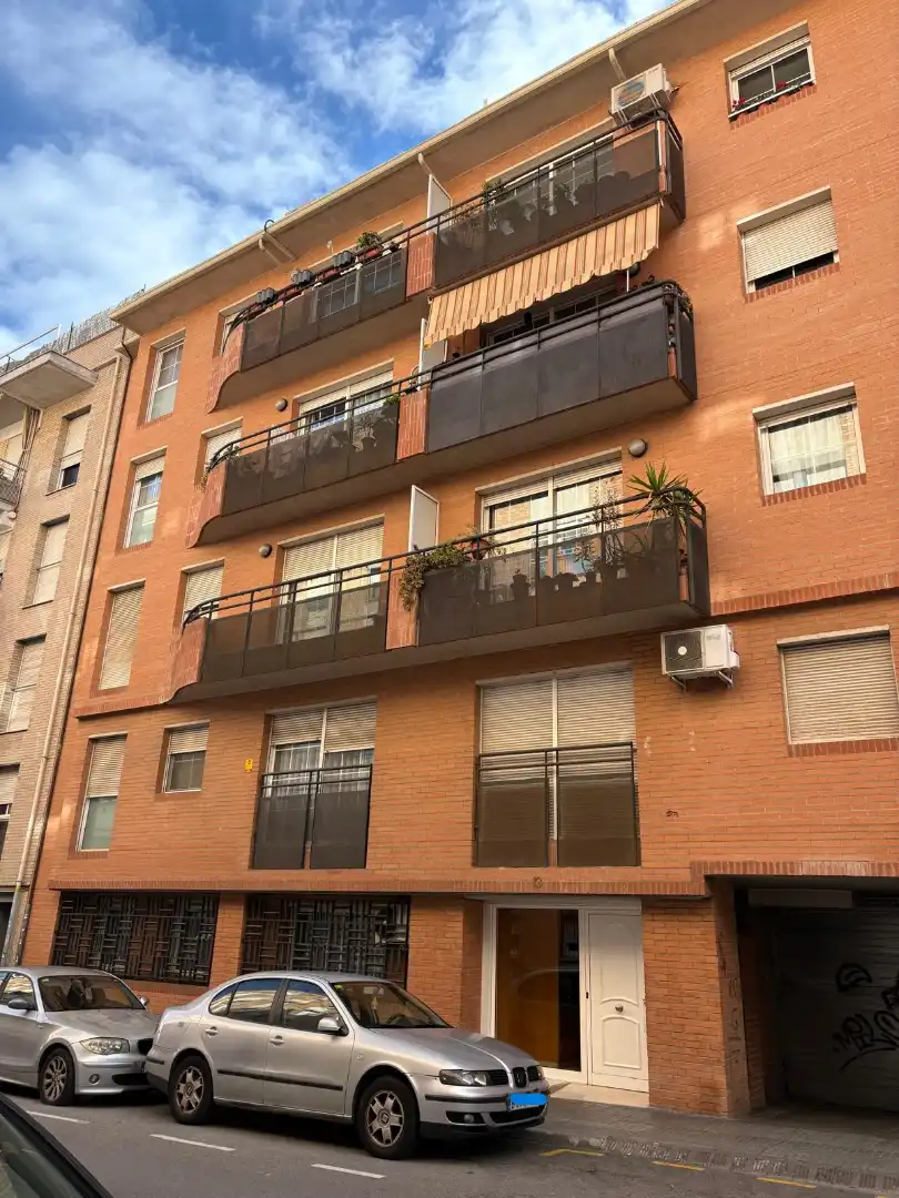 Flat with terrace for sale in Carrer de la Hispanitat 13, imagen 2