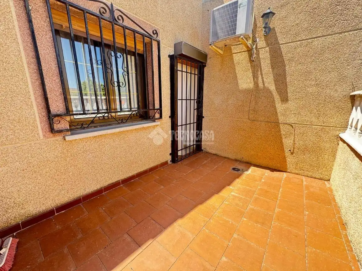 Terrasse von Einfamilien-Reihenhaus zum Verkauf in Yepes mit Klimaanlage, Heizung und Terrasse