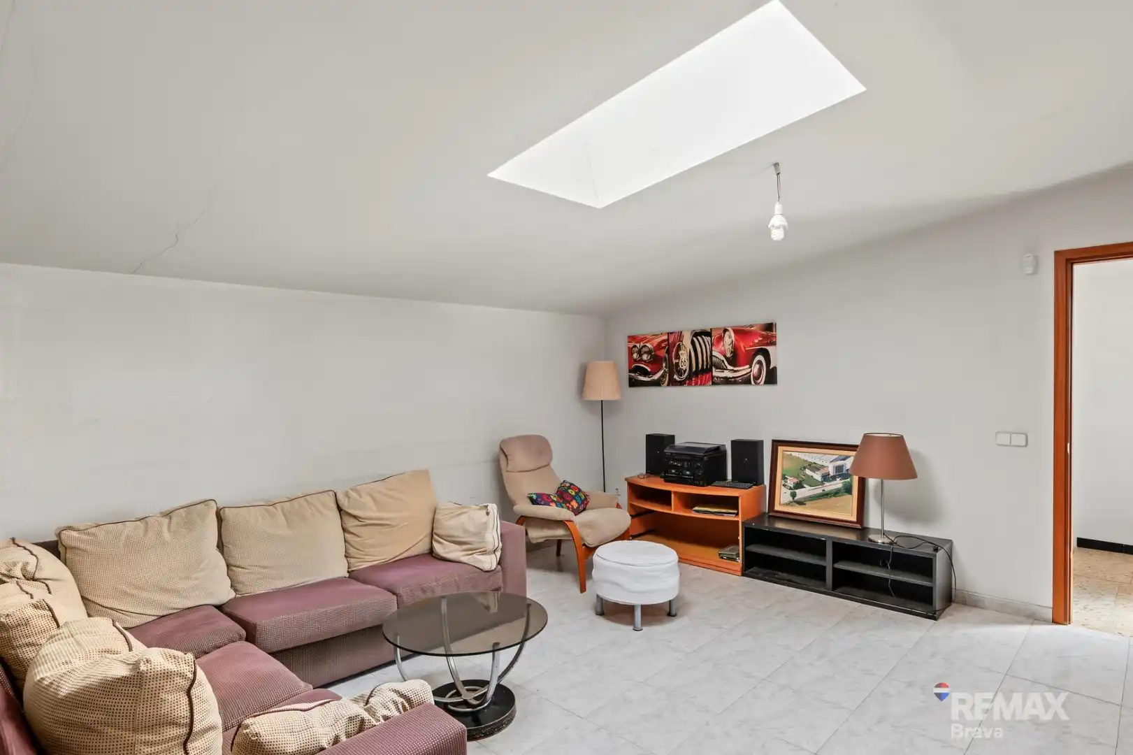Wohnzimmer von Fabrikhallen zum Verkauf in Domeny