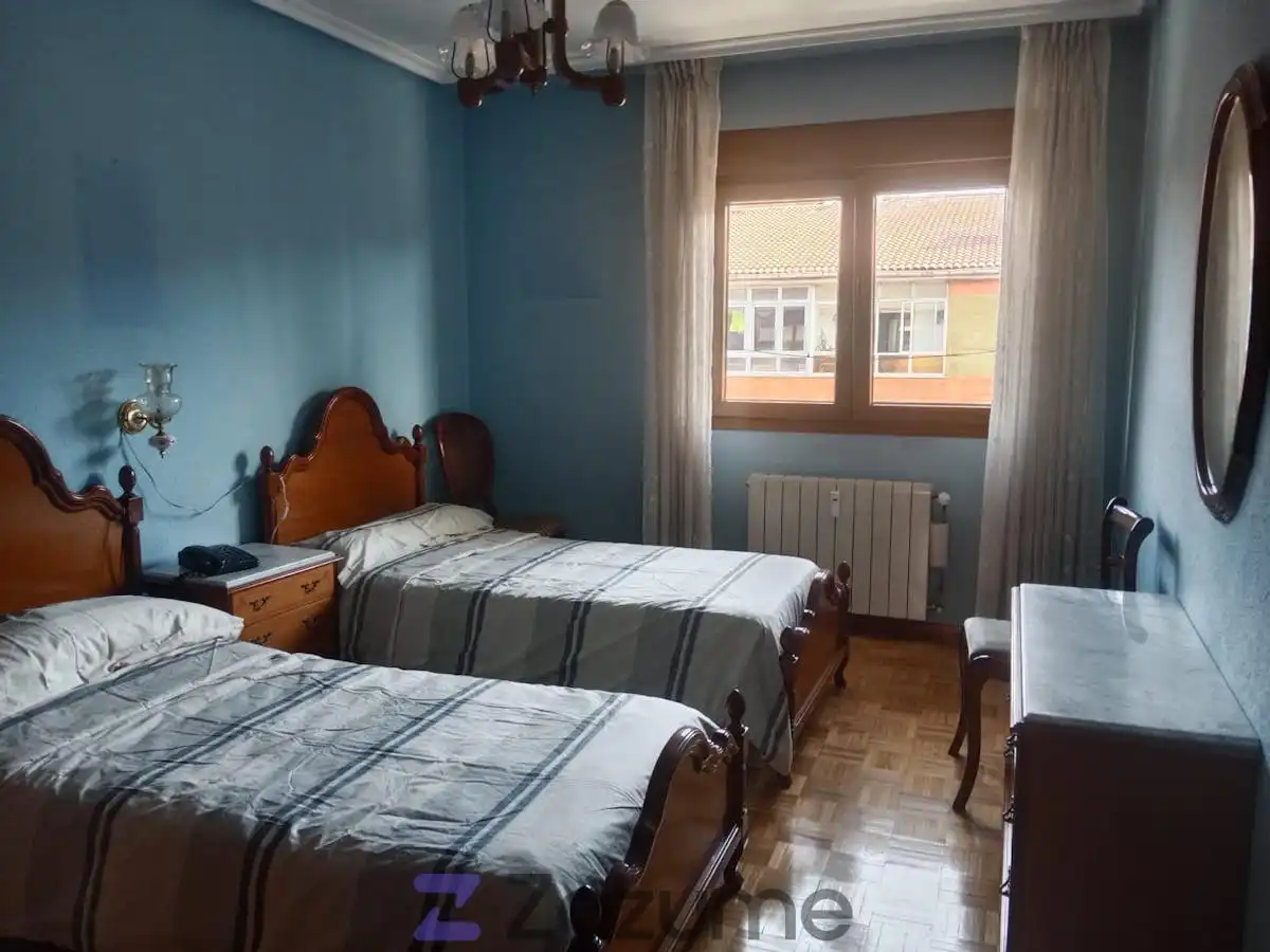 Habitación de Piso de alquiler en Siero con Aire acondicionado, Calefacción y Trastero