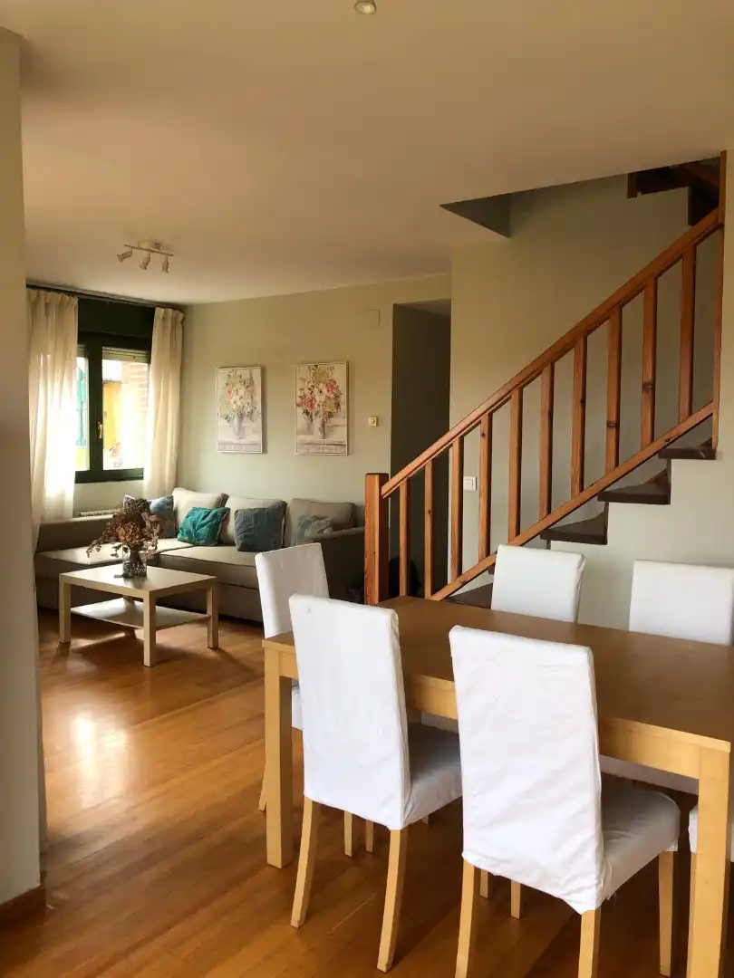 Sala de estar de Piso en venta en San Vicente de la Barquera con Calefacción, Amueblado y Balcón