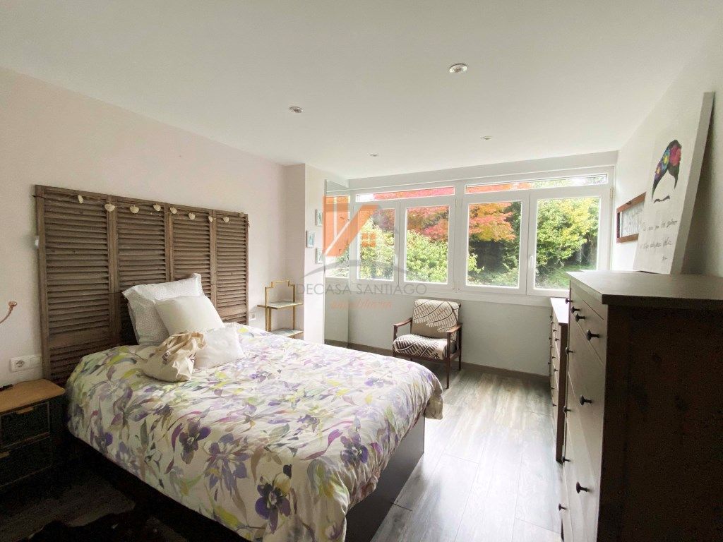 Habitación de Apartamento en venta en Santiago de Compostela  con Horno y Balcón