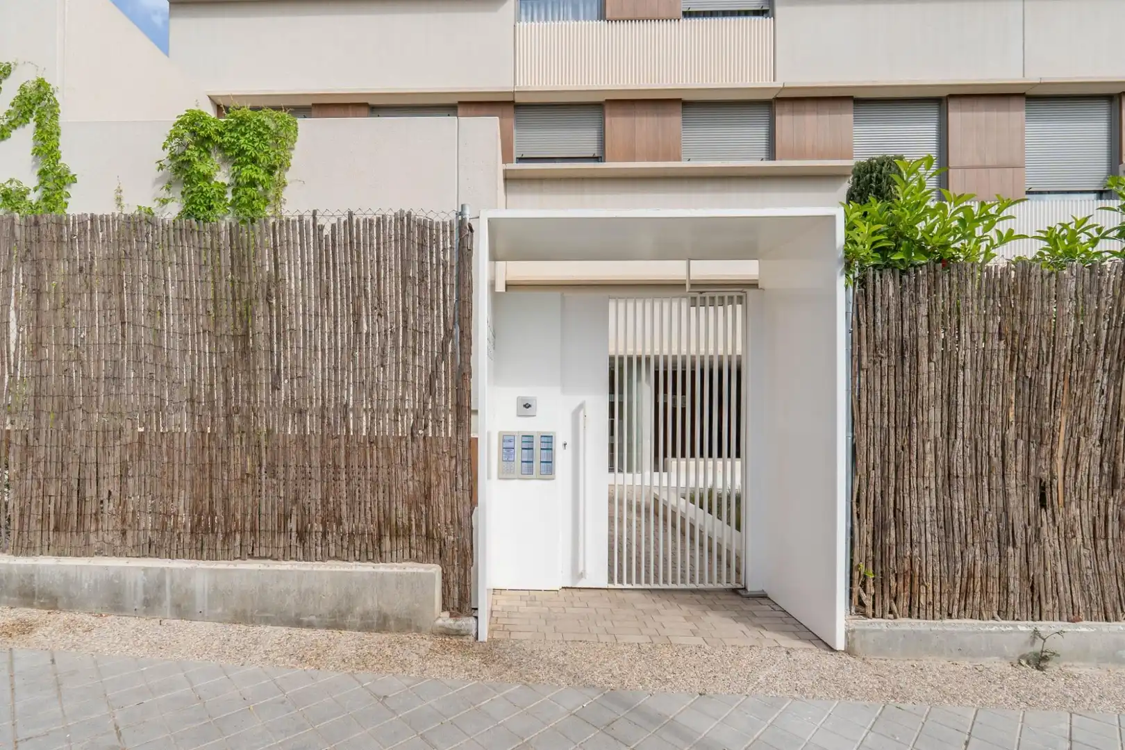 Exterior view of Flat for sale in Granada  with Furnished and Community pool
