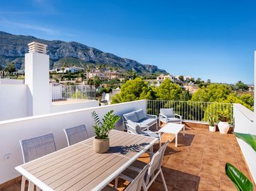 Casa a schiera di nuova costruzione con balcone in vendita a Carrer de la Rosa 47